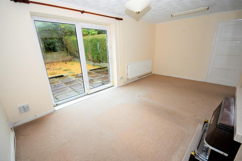 Mulberry Avenue, West Cross, Swansea 2 bed semidetached house £190,000