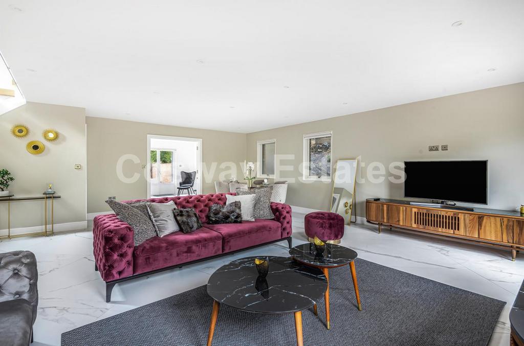 Highwood Hill, Mill Hill, NW7 4 bed detached house £1,450,000