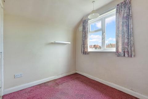 25 Richlands Avenue, Epsom, KT17 2JW