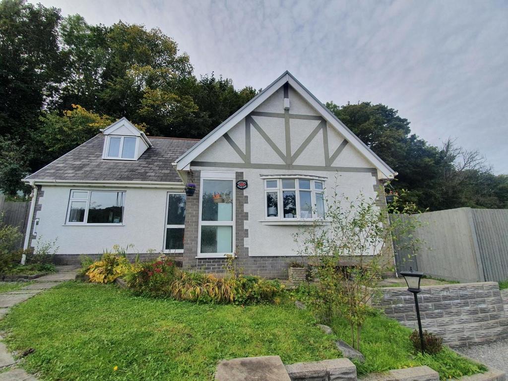 Dulais Farm, Aberdulais, Neath 3 bed detached bungalow for sale £249,950