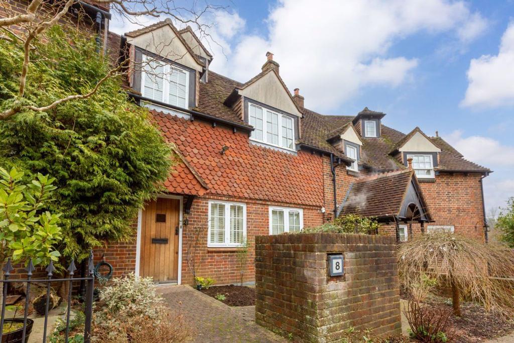 Yew Tree Mews, Westerham TN16 1BF 4 bed house £2,950 pcm (£681 pw)