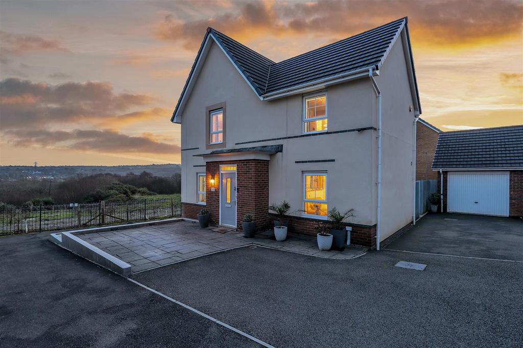 Horizon Way, Loughor, Swansea 4 bed detached house for sale £320,000