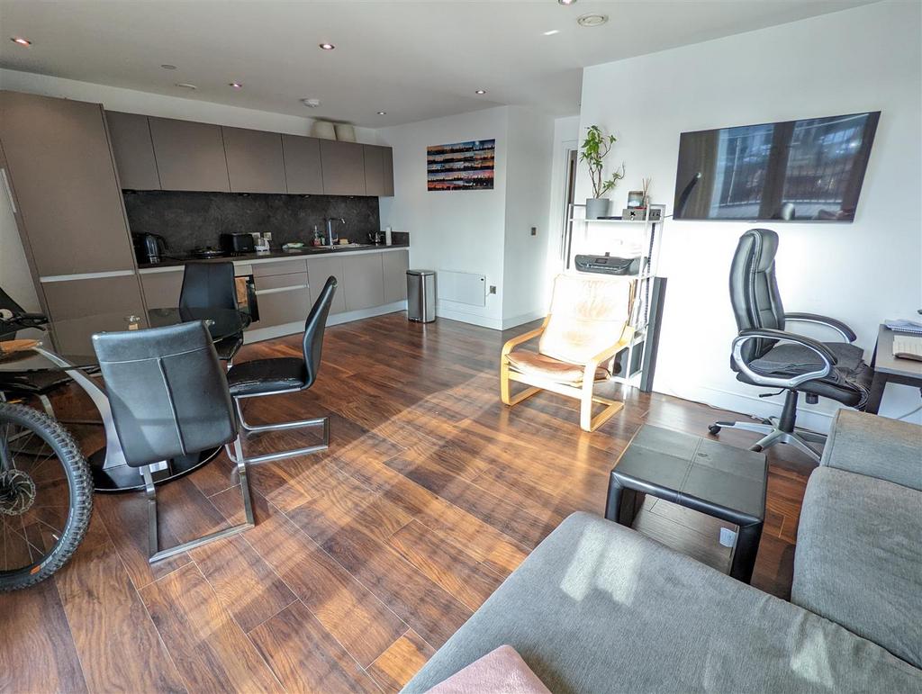 Wilburn Basin, Ordsall Lane, Salford 2 bed apartment for sale £235,000
