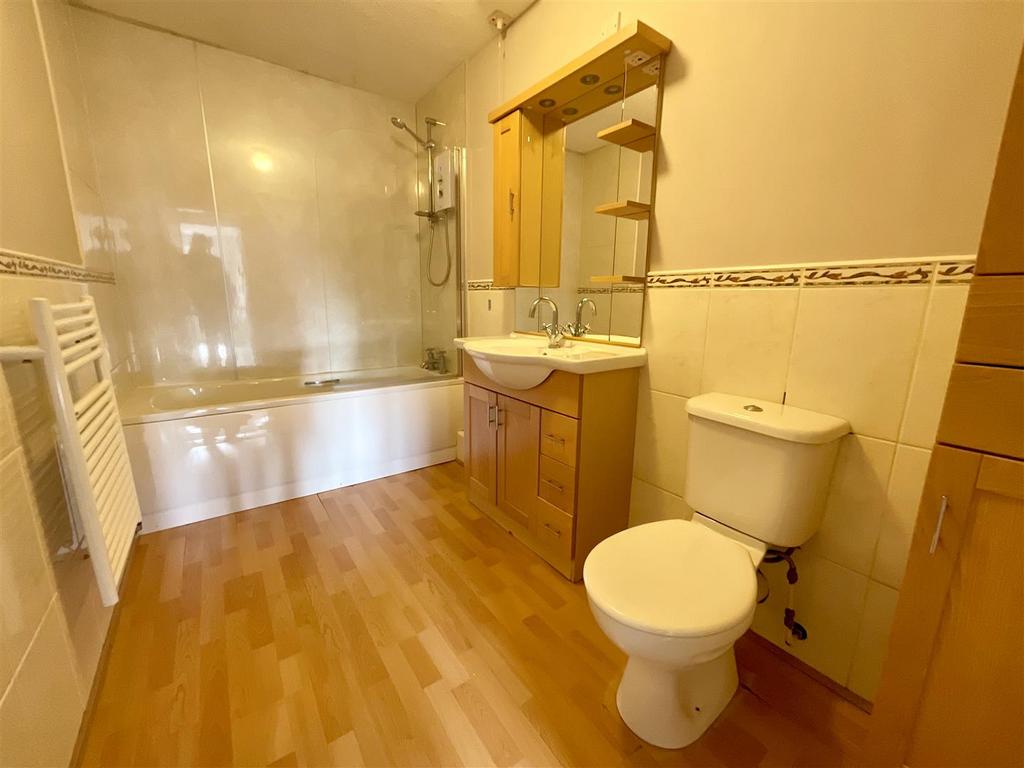 Sitwell Court, Scarborough, YO12 5EP 3 bed flat £120,000