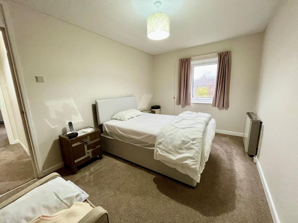 Bed 1.jpg