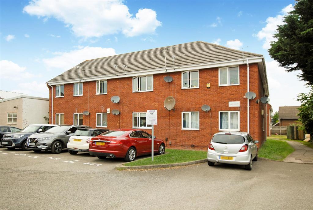 Lundy Court, Bower Way, Cippenham 1 bed flat for sale £174,950
