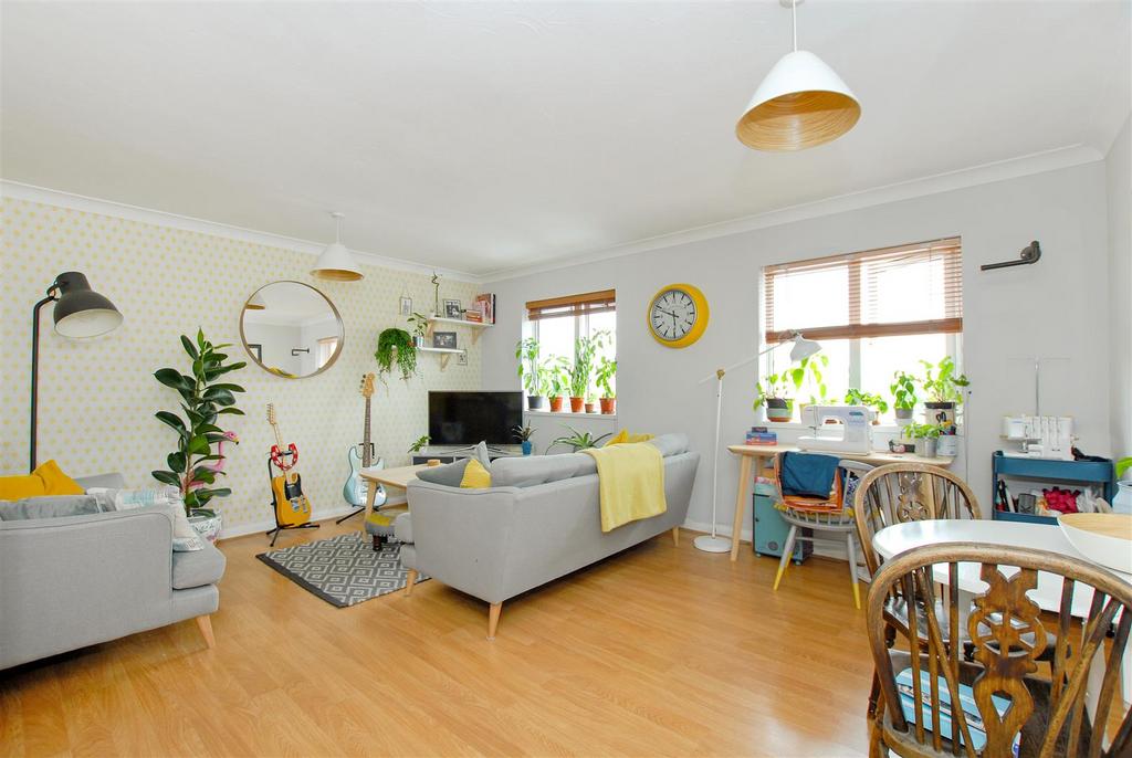 Lundy Court, Bower Way, Cippenham 1 bed flat £174,950