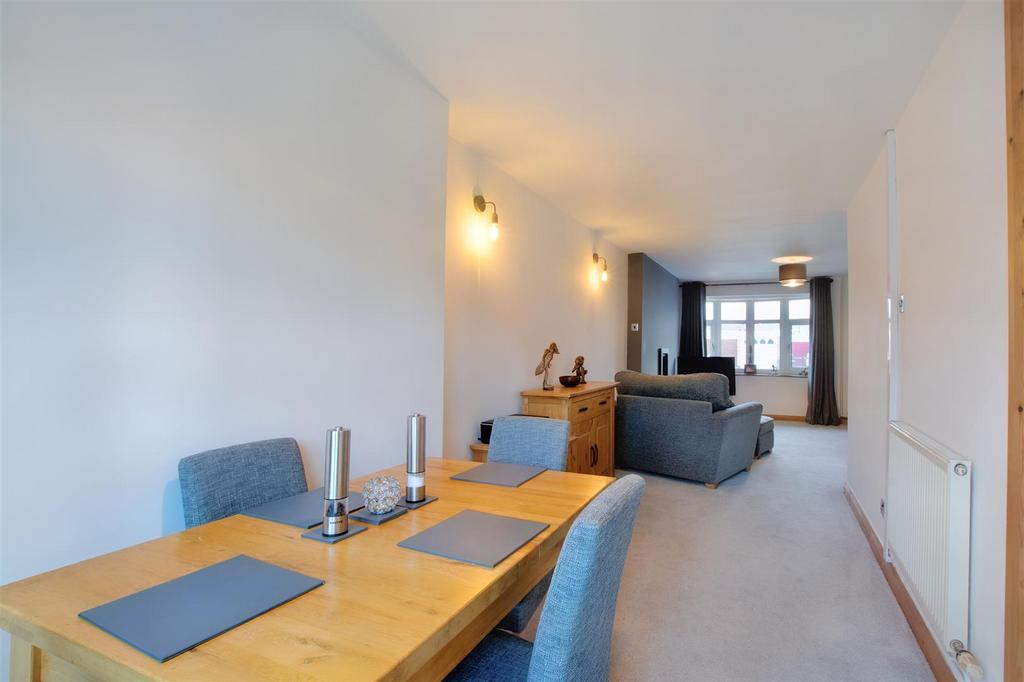 Lounge/Dining Room
