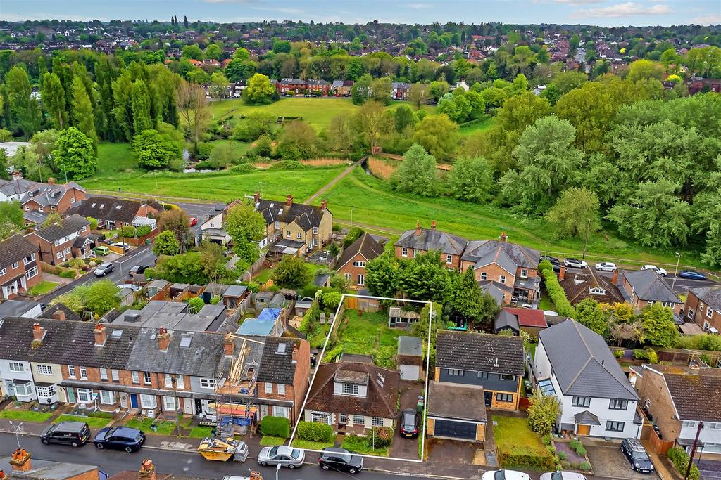 Batford Road, Harpenden 3 bed detached house £545,000