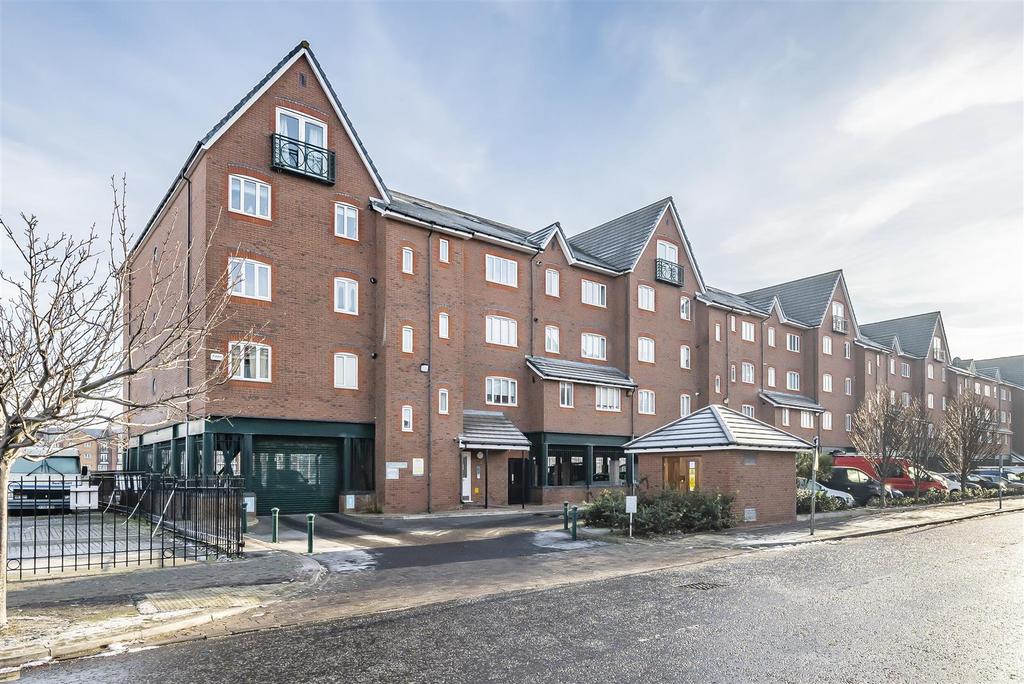 South Ferry Quay, Liverpool 2 bed apartment £210,000