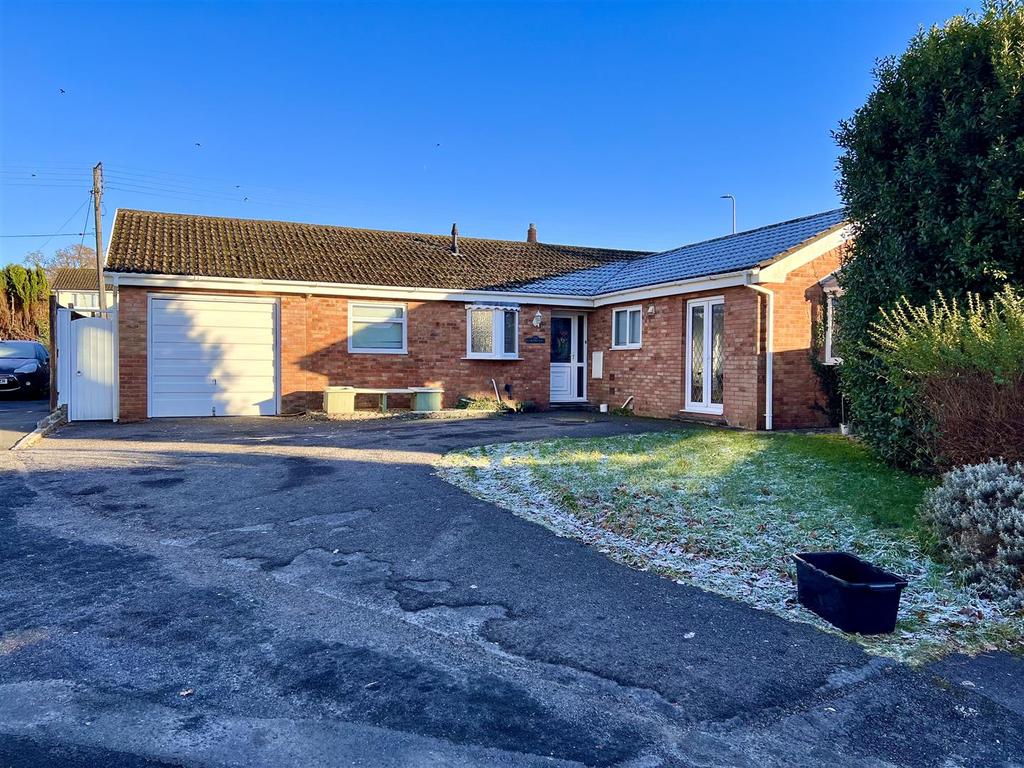 Derwen Fawr, Llandybie, Ammanford 3 bed detached bungalow for sale £