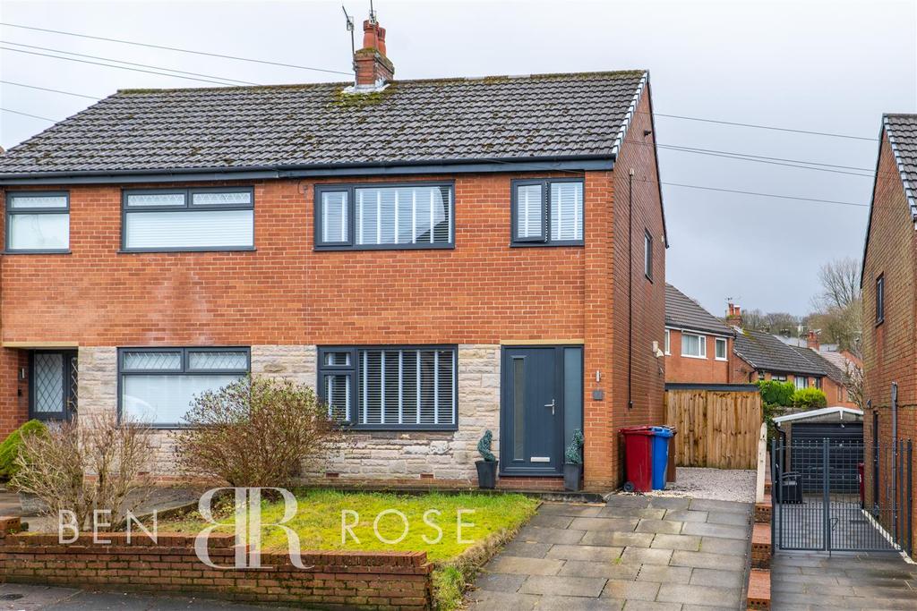Waterfield Avenue, Darwen 3 bed semidetached house £189,995