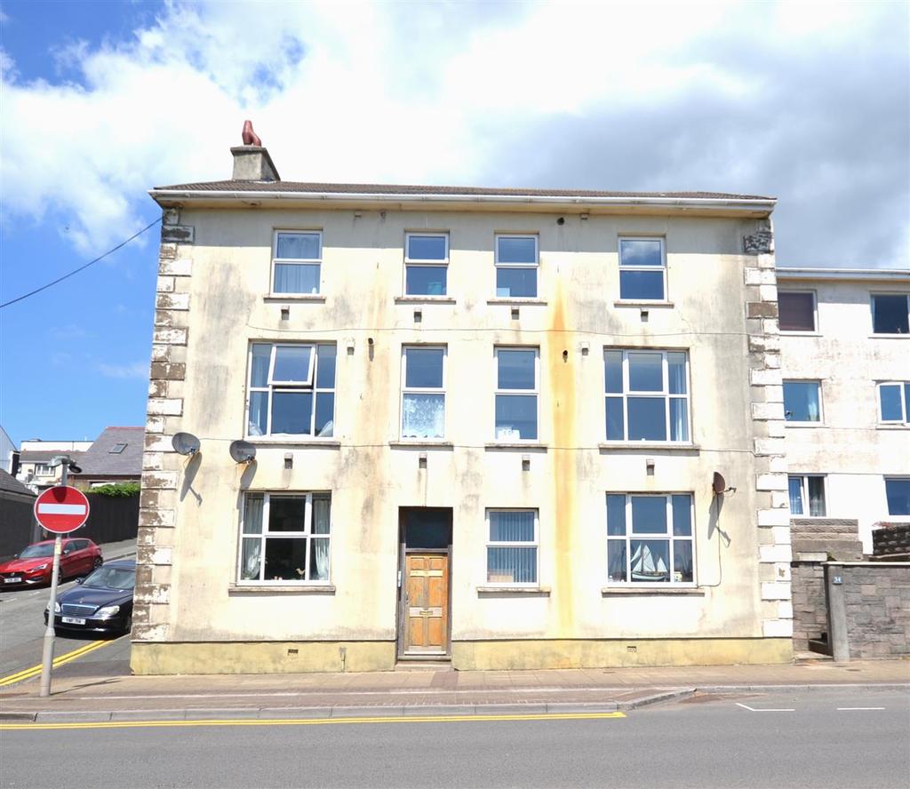 Hamilton Terrace, Milford Haven 1 bed apartment £525 pcm (£121 pw)