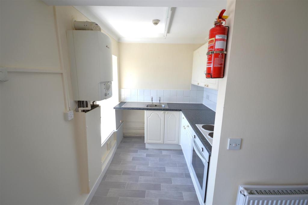 Hamilton Terrace, Milford Haven 2 bed apartment £550 pcm (£127 pw)