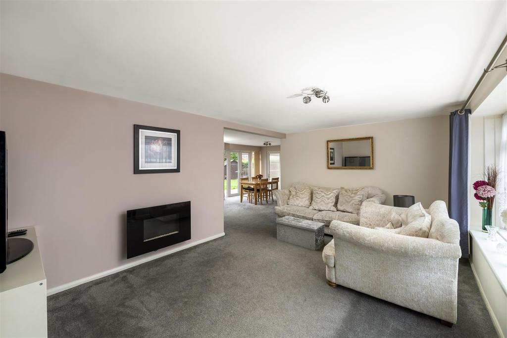 Benhams Drive, Horley 3 bed detached bungalow £575,000
