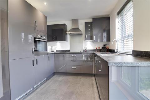 35 Petfield Drive, Anlaby, Hull, HU10 7ES