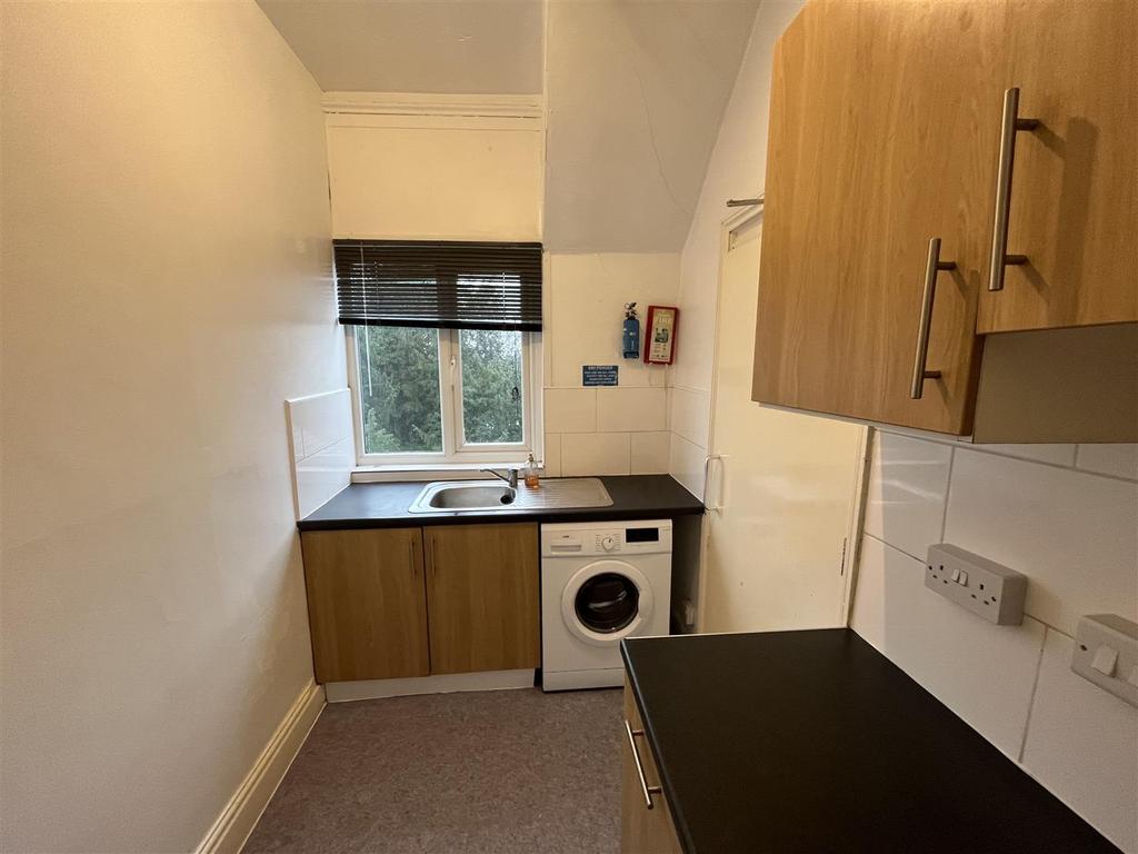 Fox Road, West Bridgford, Nottingham 1 bed flat £550 pcm (£127 pw)