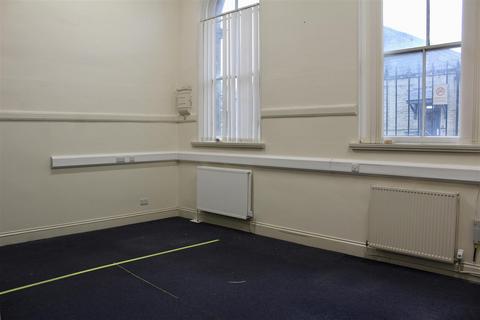 Property to rent, Admiral House, Blakeridge Lane, Batley, West Yorkshire