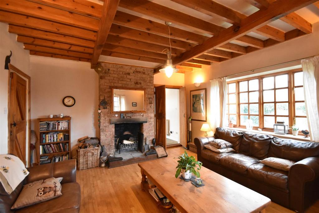 Beacon Heights, Newark 6 bed detached house for sale £650,000