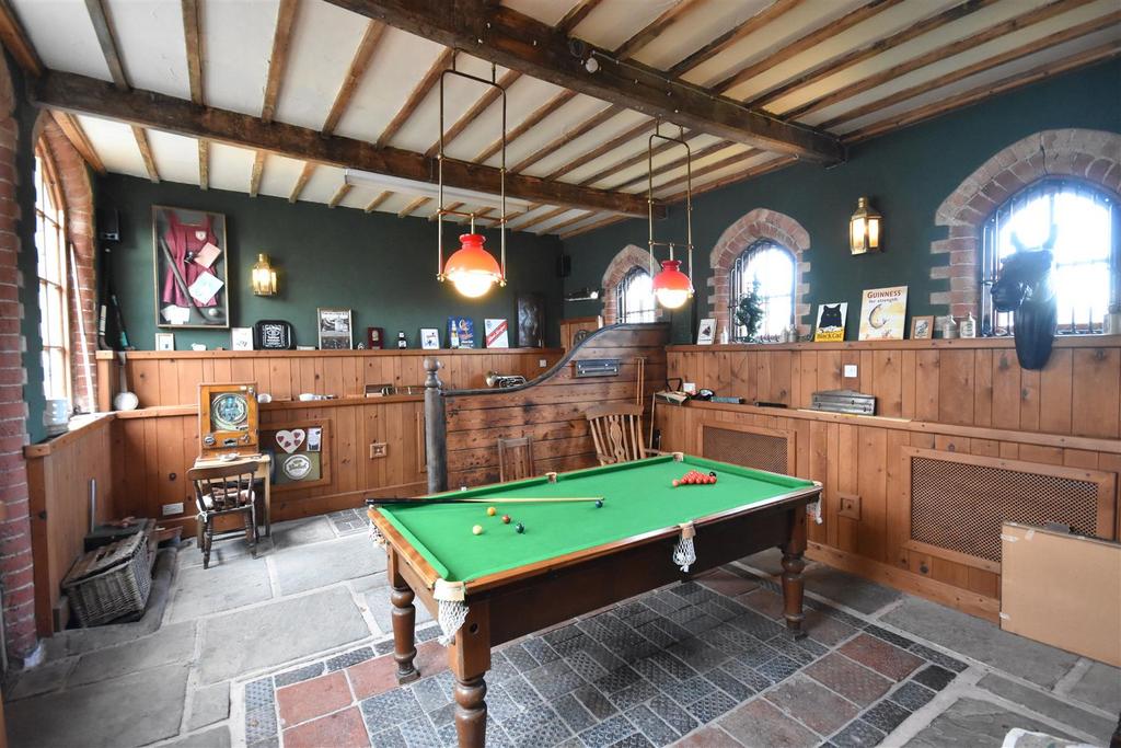 Beacon Heights, Newark 6 bed detached house for sale £650,000