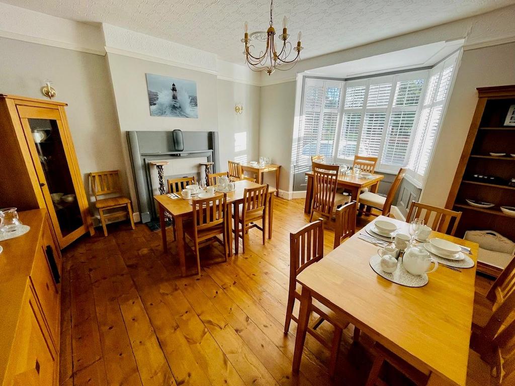 Grove Road, StratforduponAvon 7 bed house £675,000
