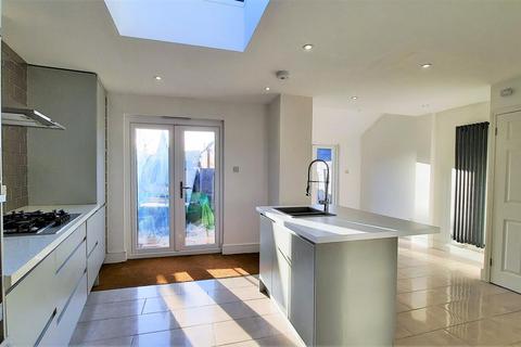 3 bedroom end of terrace house for sale, NO CHAIN, FULLY REFURBISHED, Stanstead Abbotts