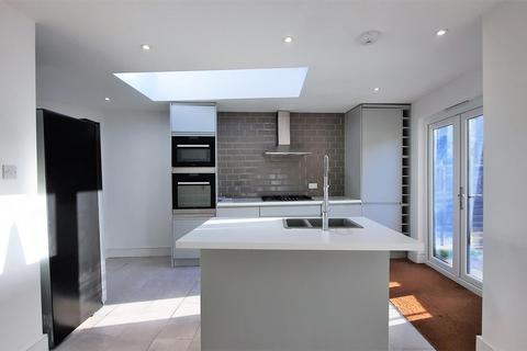 3 bedroom end of terrace house for sale - NO CHAIN, FULLY REFURBISHED, Stanstead Abbotts