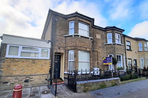 3 bedroom end of terrace house for sale, NO CHAIN, FULLY REFURBISHED, Stanstead Abbotts