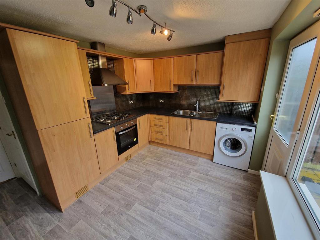 Fleming Way, Flanderwell, Rotherham 2 bed townhouse £675 pcm (£156 pw)