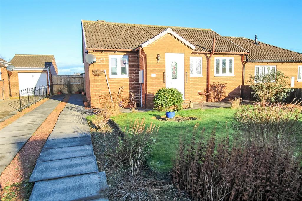 Beechers Grove, Woodham, Newton Aycliffe 2 bed semidetached bungalow
