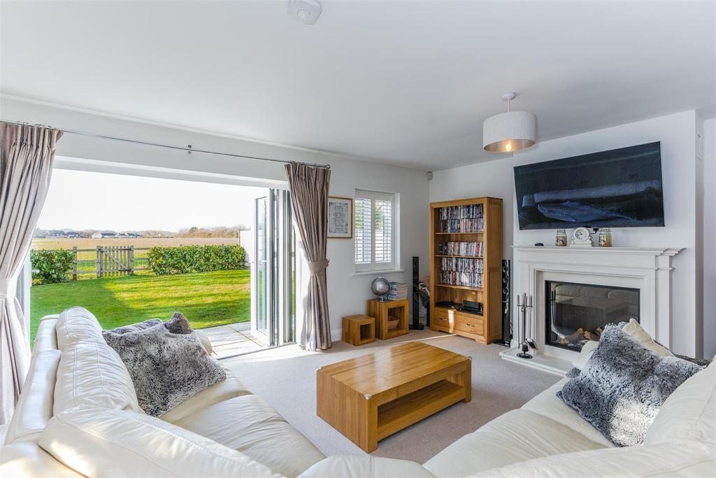 Roestock Lane, Colney Heath, St. Albans 3 bed detached house £760,000