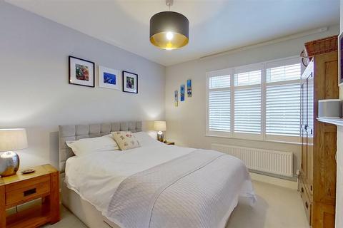 130 Godley Road, London, SW18 3HE