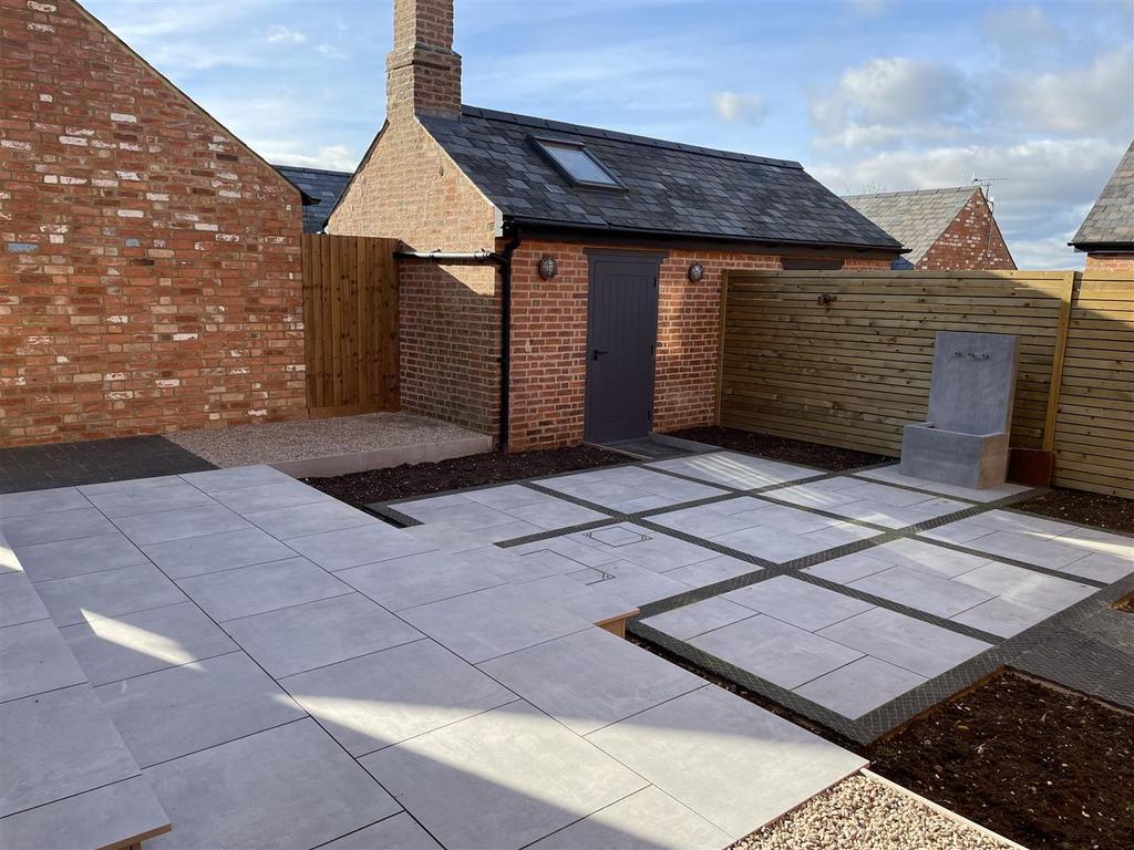 Courtyard and store/office