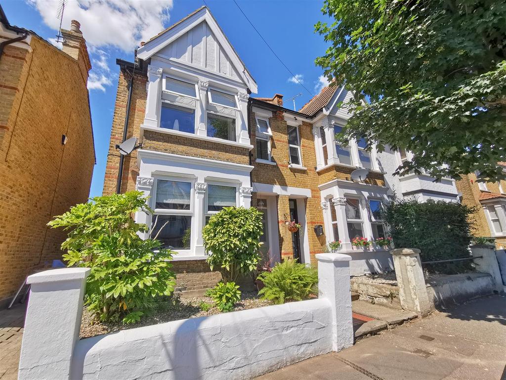 Leigh Hall Road, Leigh On Sea 3 bed semidetached house £520,000