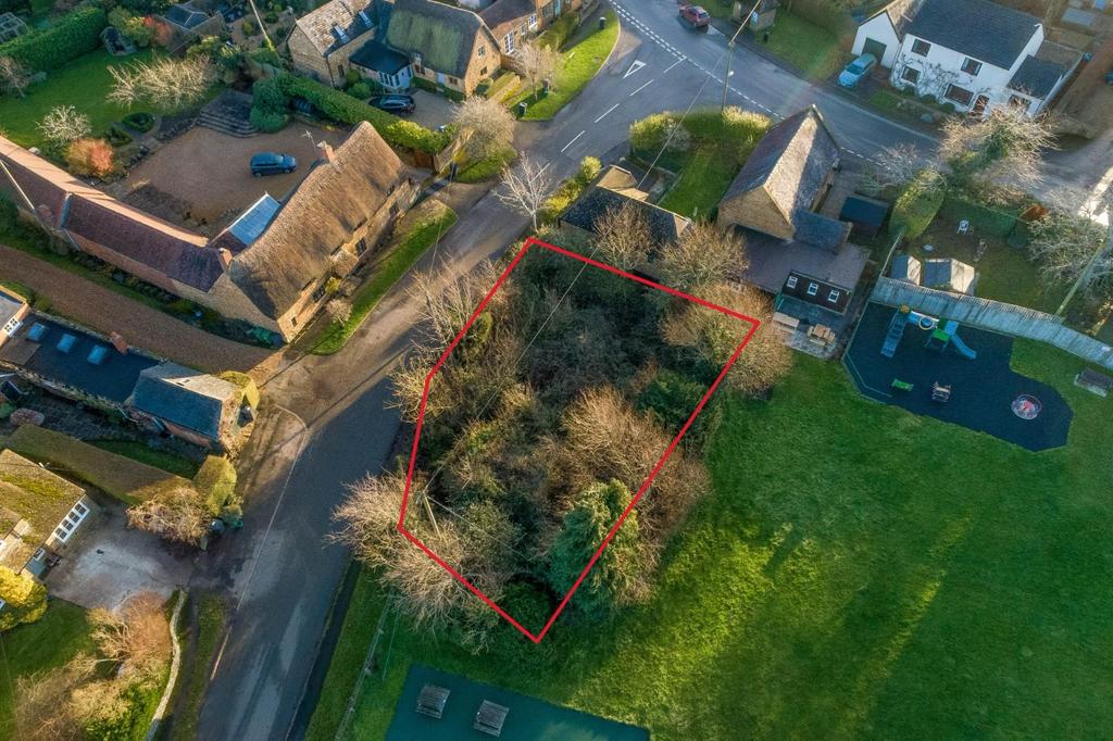 Land at Langdon Lane, Radway, CV35 0UQ Land £41,000