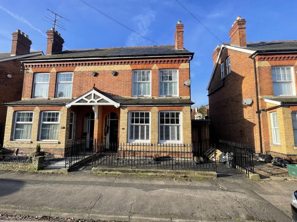 Sandhurst Road, Gloucester 4 bed semidetached house £475,000