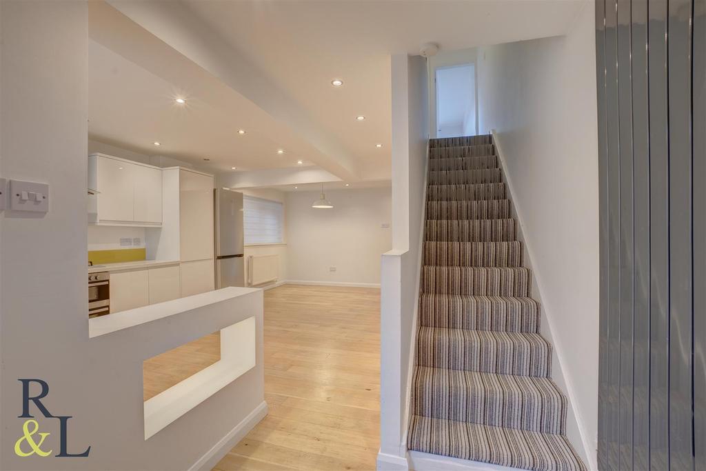 Mona Road, West Bridgford, Nottingham 3 bed semidetached house £