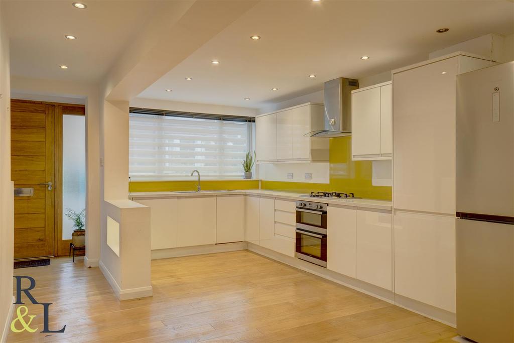 Mona Road, West Bridgford, Nottingham 3 bed semidetached house £
