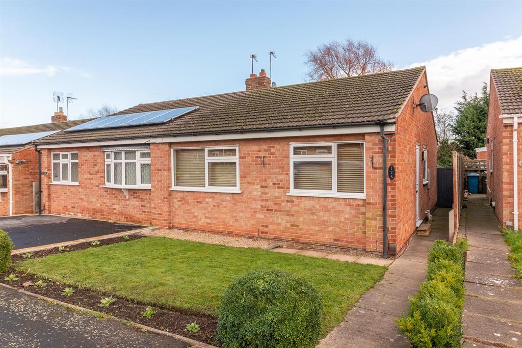 Sycamore Road, East Leake, Loughborough 3 bed semidetached bungalow