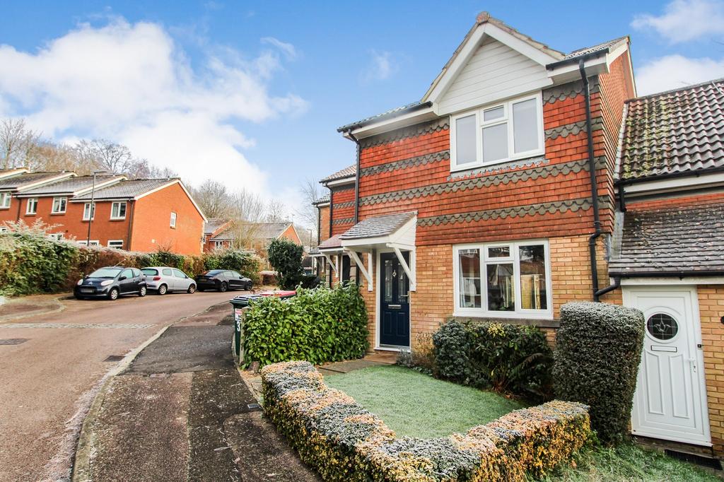Jacobean Close, Crawley, West Sussex.... 2 bed terraced house - £339,995