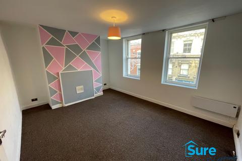 2 bedroom flat to rent, Westgate Street. GL1