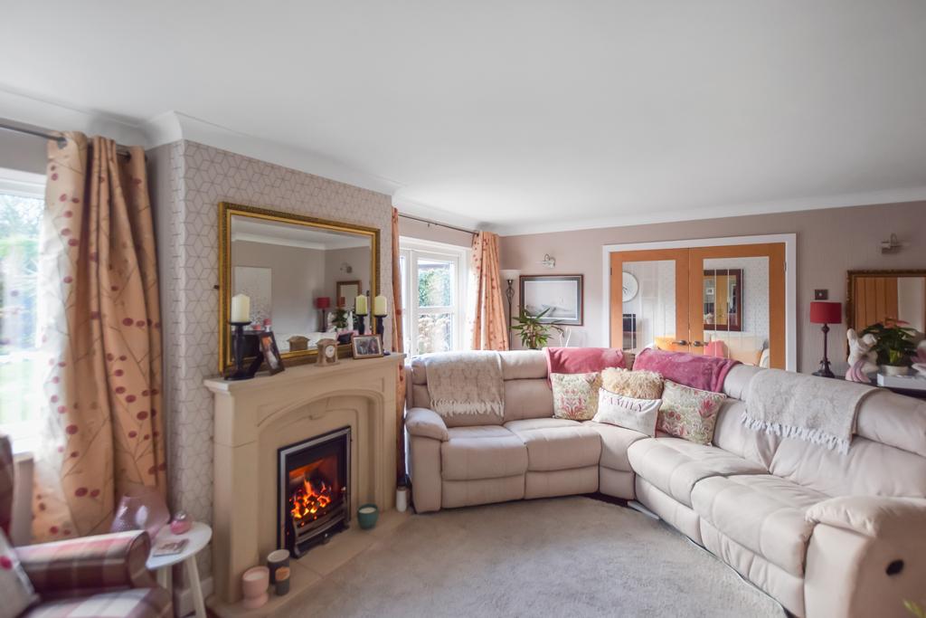 Wedgewood Drive, Farnworth, Widnes 3 bed detached house £365,000
