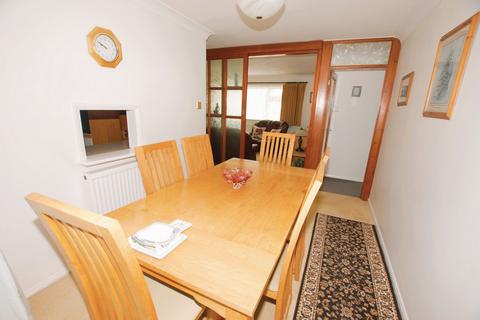 5 Beverley Gardens, Dymchurch, Romney Marsh, TN29 0UJ