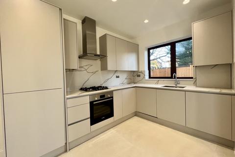 3 bedroom detached house for sale - Ladygate Lane, Ruislip, Greater London, HA4