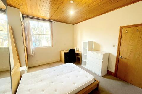 1 bedroom in a house share to rent, Archway Road, Highgate, N6