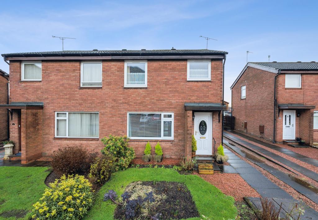 Rhodders Grove, Alva, Clackmannanshire, FK12 5ER 3 bed semidetached