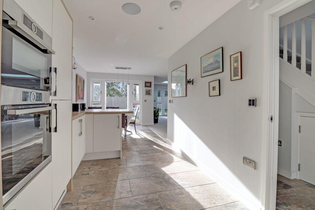 Trinity Drive, Folkestone CT19 5UU 4 bed semidetached house £500,000