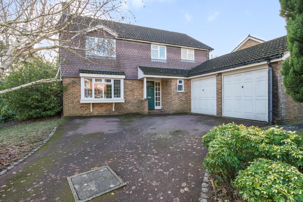 Lightwater, Surrey, GU18 4 bed detached house for sale £745,000