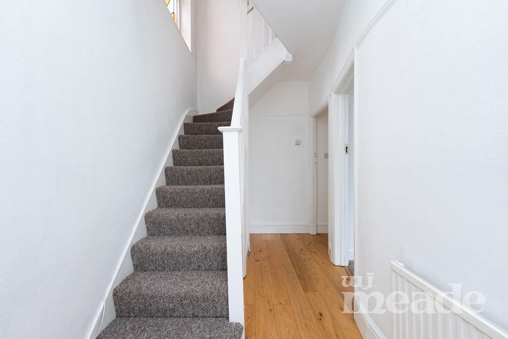 Underwood Road, Chingford, E4 3 bed semidetached house £700,000