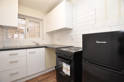 1 bedroom flat to rent, Silcock Close, Colchester, Essex